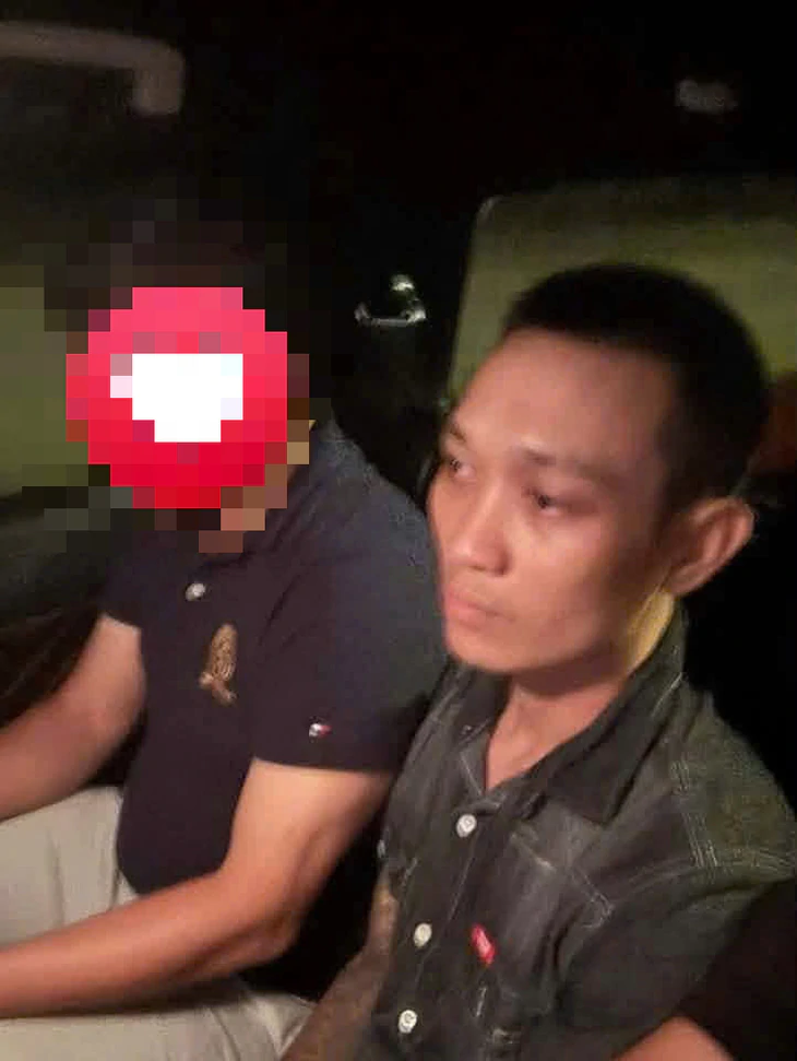 Làm gì khi gặp kẻ hung hãn chặn đầu xe, dọa cướp? - Ảnh 3.