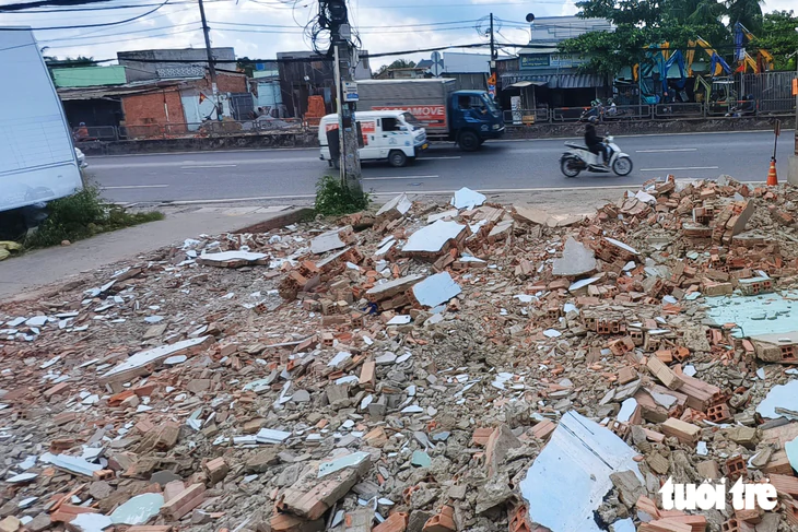 82% hộ dân ở Tân Nhựt đồng thuận bàn giao mặt bằng dự án mở rộng quốc lộ 1 - Ảnh 8.