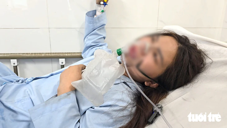 Vụ cháy khách sạn chết 2 người: Trong khói lửa, người phụ nữ nghĩ mình đã chết - Ảnh 1.