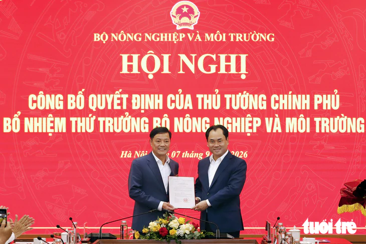 Trao quyết định bổ nhiệm Thứ trưởng Bộ Nông nghiệp và Môi trường Lê Trọng Yên - Ảnh 1.