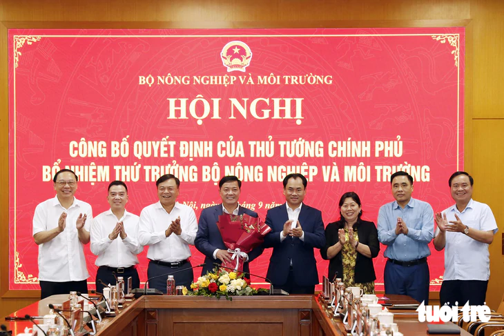 Trao quyết định bổ nhiệm Thứ trưởng Bộ Nông nghiệp và Môi trường Lê Trọng Yên - Ảnh 2.