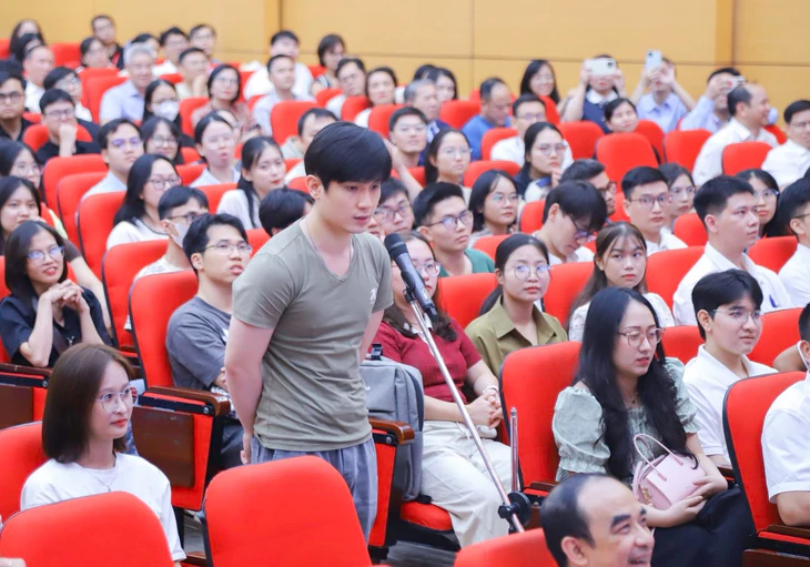 Vì sao Y Hà Nội duy trì 'đặc sản' hô tên, chọn chuyên ngành bác sĩ nội trú suốt 11 năm? - Ảnh 1.