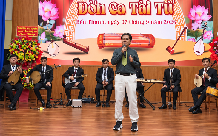 Học sinh TP.HCM học đờn ca tài tử: Không lấy điểm, không thi, vẫn say mê - Ảnh 13.