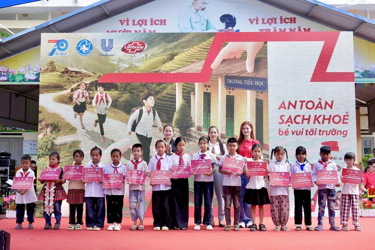 Lifebuoy tiếp sức học sinh vùng cao toàn, sạch khỏe đến trường - Ảnh 1.