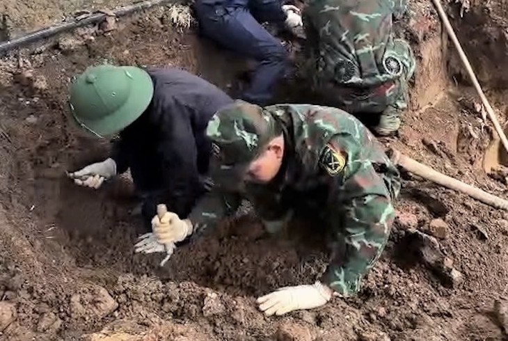 Quảng Trị tìm thấy mộ liệt sĩ tập thể khi thi công ngân hàng - Ảnh 1.