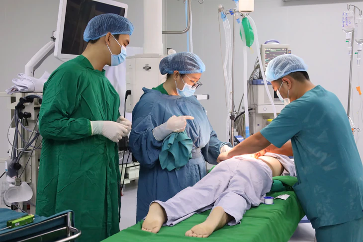 Triển khai kỹ thuật sinh thiết thận qua da dưới hướng dẫn siêu âm ở trẻ em - Ảnh 1.