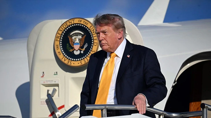 Ông Trump bất ngờ xuất hiện với màu tóc khác lạ - Ảnh 1.