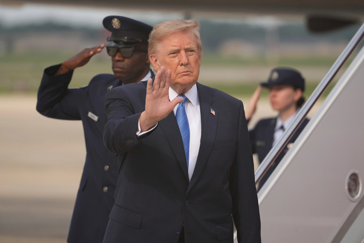 Ông Trump bất ngờ xuất hiện với màu tóc khác lạ - Ảnh 2.