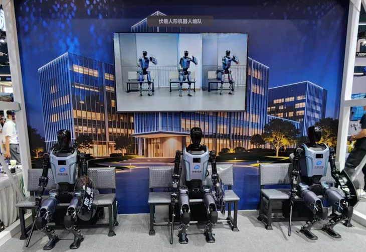 Reuters: Trung Quốc chuẩn bị đưa robot hình người ra tác chiến - Ảnh 1.