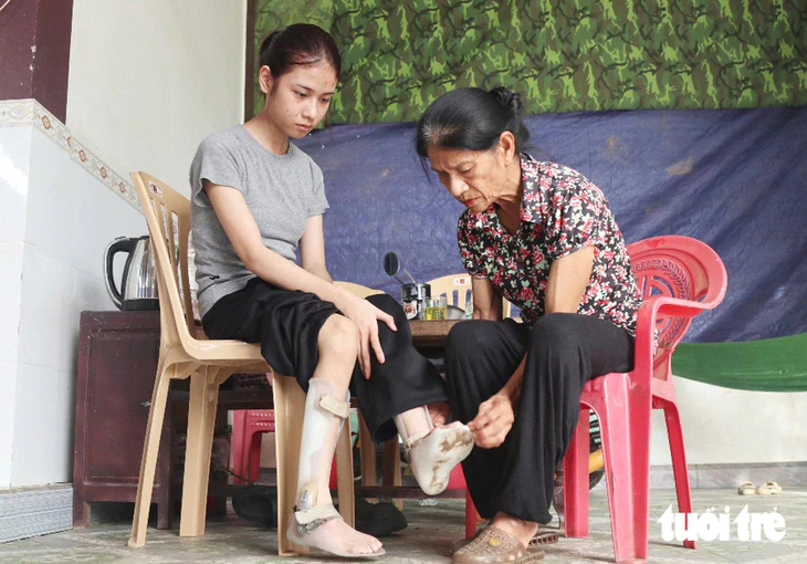 Bạn đọc Tuổi Trẻ tiếp thêm 300 triệu đồng cho những tân sinh viên không chịu khuất phục nghịch cảnh - Ảnh 2.