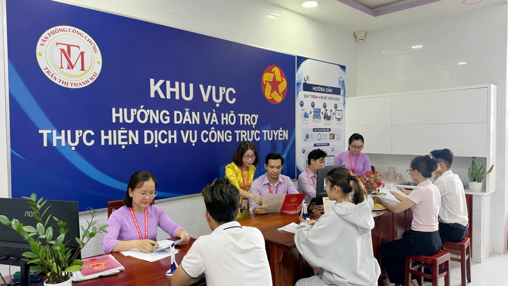 Không bắt buộc công chứng khi giao dịch đất đai: Giảm thủ tục hay tăng rủi ro? - Ảnh 1.