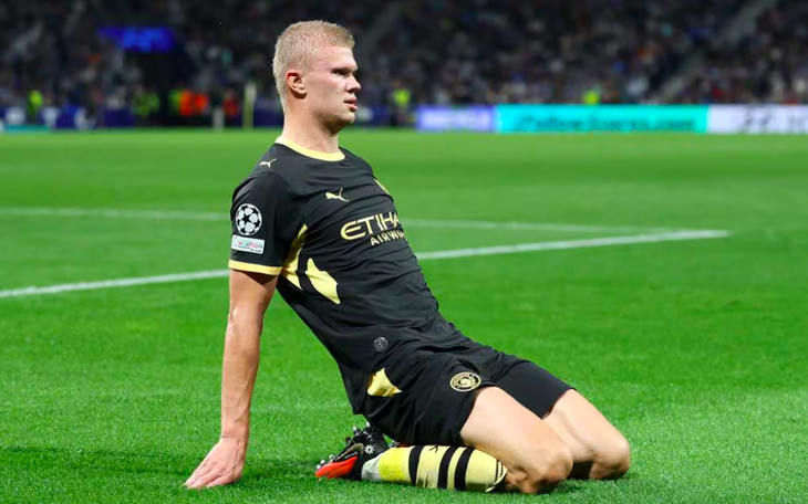 Guehi thoát thẻ đỏ, cầu thủ Man City và Porto xô xát trên đường hầm giữa hiệp - Ảnh 3.