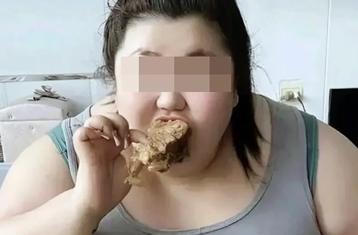 Vụ nữ streamer chuyên mukbang qua đời: hé lộ góc khuất 'ăn thùng uống vại' - Ảnh 3.