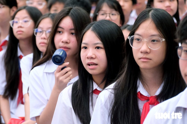 Bộ Giáo dục và Đào tạo: Giáo viên dạy thêm chéo môn không được thu tiền HS do mình đứng lớp - Ảnh 2.