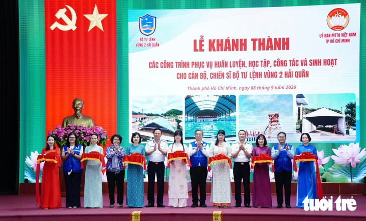 TP.HCM trao loạt công trình trị giá 3,9 tỉ đồng chăm lo cán bộ, chiến sĩ làm nhiệm vụ biển đảo - Ảnh 1.