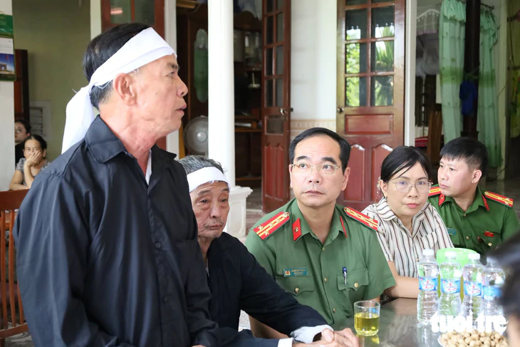 Lãnh đạo tỉnh Nghệ An thăm, động viên gia đình bị sát hại ở Đồng Nai - Ảnh 2.