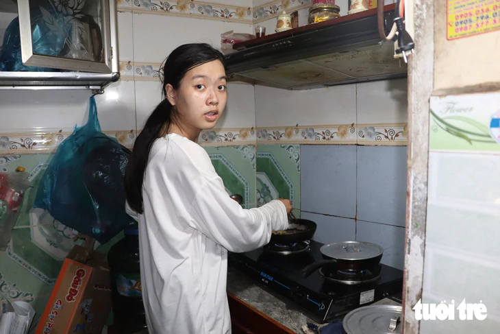 Bán cà phê 10 tiếng mỗi ngày ở Hội An, kiếm chút tiền vào ĐH Kinh tế TP.HCM - Ảnh 14.