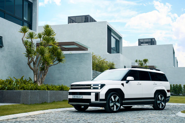 Hyundai ưu đãi loạt xe, Santa Fe giảm cao nhất 220 triệu đồng - Ảnh 1.