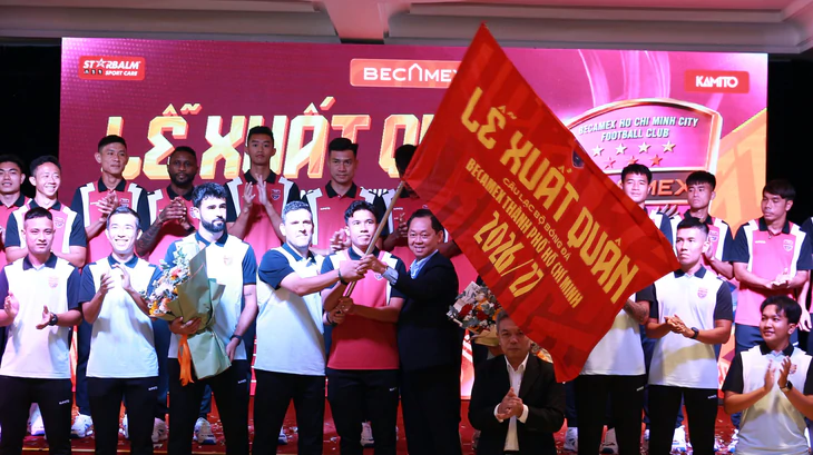 CLB Becamex TP.HCM xuất quân, quyết trở lại V-League - Ảnh 2.