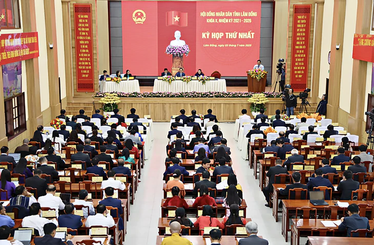 Lâm Đồng: 'Hoàn thành tốt nhiệm vụ 3 năm' nhưng được nghỉ theo Nghị định 178 vì 'không đáp ứng' - Ảnh 2.