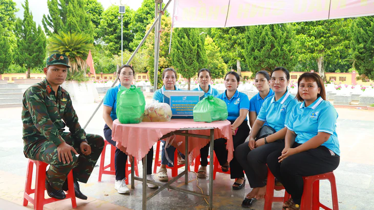 Không đứng ngoài cuộc, phụ nữ tiếp sức ‘Chiến dịch 500 ngày đêm’ - Ảnh 2.
