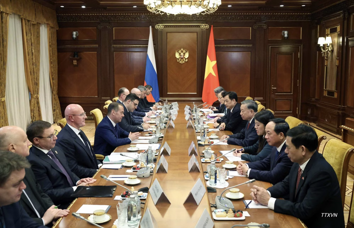Tổng Bí thư, Chủ tịch nước Tô Lâm gặp Chủ tịch Đảng Nước Nga Thống nhất Dmitry Medvedev - Ảnh 2.
