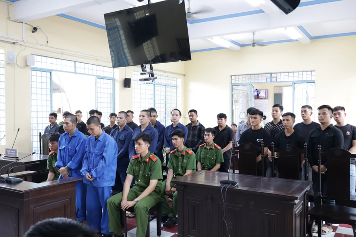 Cần Thơ: Xét xử 23 bị cáo gây rối trật tự trên Quốc lộ 91 lúc nửa đêm - Ảnh 1.