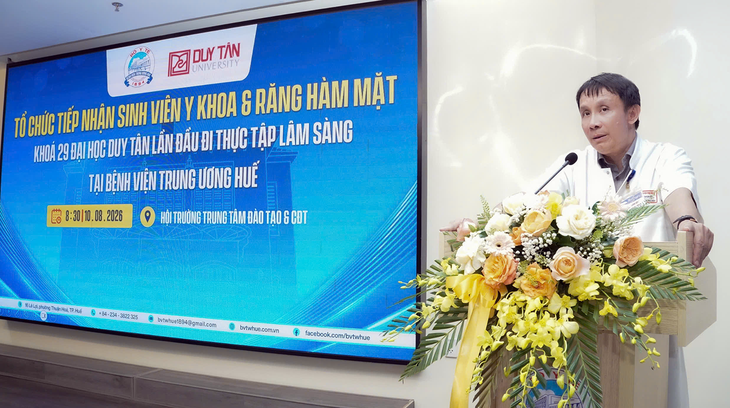 288 sinh viên ĐH Duy Tân thực tập lâm sàng tại Bệnh viện TW Huế - Ảnh 2.