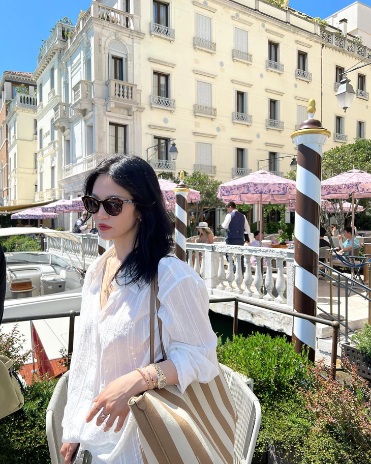 Song Hye Kyo phối trang sức đời thường - Ảnh 4.
