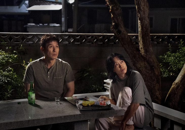 Phim mới của Jo In Sung 'tuyệt đối điện ảnh', gây tiếng vang lớn tại Venice - Ảnh 4.