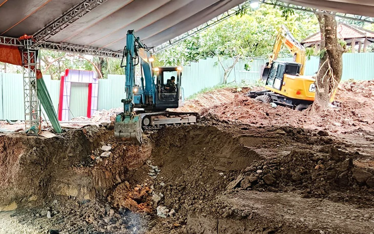 Phát hiện cây bút khắc tên và dòng chữ "kỷ niệm Kon Tum" trong mộ liệt sĩ - Ảnh 4.
