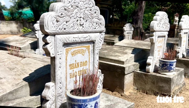 Hai bộ xương cá voi khổng lồ được thờ trong linh miếu làng chài cổ Quảng Trị - Ảnh 6.