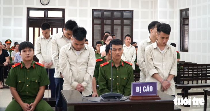 Nữ nhân viên ngân hàng lấy giấy tờ khách làm giả hồ sơ vay 7 tỉ, kéo theo vụ cưỡng đoạt - Ảnh 1.