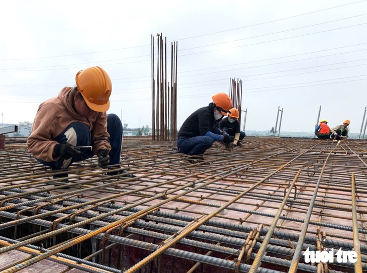 Khách hàng trúng quyền mua nhà ở xã hội lo lắng khi nguồn vốn ưu đãi đang tạm hết - Ảnh 1.