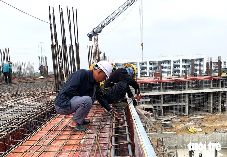 Khách hàng trúng quyền mua nhà ở xã hội lo lắng khi nguồn vốn ưu đãi đang tạm hết - Ảnh 2.