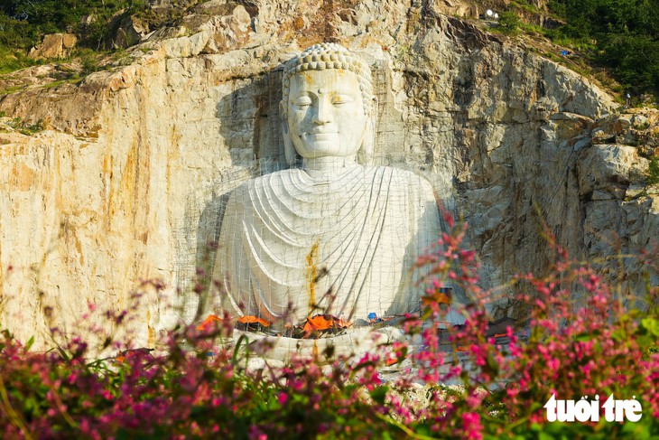 Tượng Phật Thích Ca ‘khổng lồ’ ngồi thiền cao 81m ở núi Sam với nụ cười hoan hỷ, hạnh phúc - Ảnh 1.