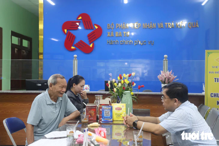 Tiếp xúc cử tri bằng ly trà, cà phê sáng - Ảnh 6.