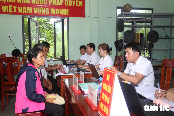 Tiếp xúc cử tri bằng ly trà, cà phê sáng - Ảnh 7.