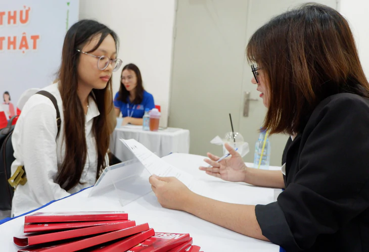 Nhu cầu tuyển dụng tăng mạnh, doanh nghiệp vẫn thiếu người có kỹ năng - Ảnh 2.