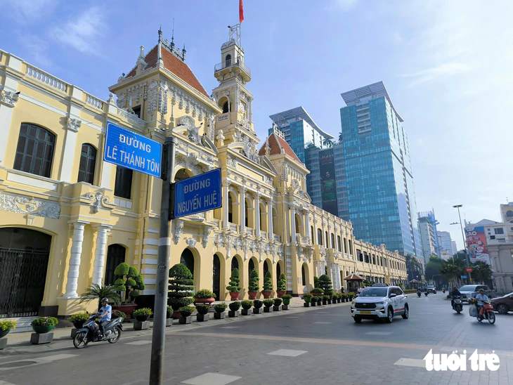 UBND TP.HCM xây dựng phương án tổ chức không quá 18 cơ quan chuyên môn - Ảnh 1.