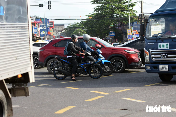 Sau vụ tai nạn 3 người chết ở Đồng Nai, nút giao cổng 11 hiện ra sao? - Ảnh 4.
