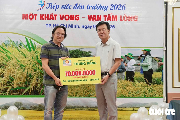 5 tỉ đồng từ Quỹ 'Đồng hành nhà nông' trao cho Tiếp sức đến trường - Ảnh 11.