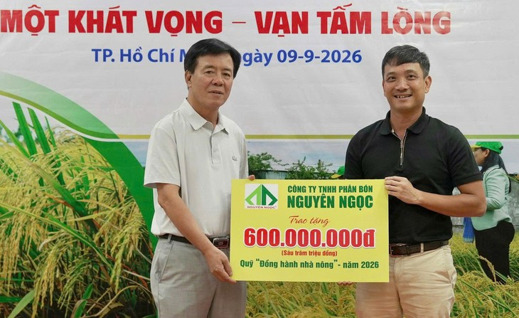 5 tỉ đồng từ Quỹ 'Đồng hành nhà nông' trao cho Tiếp sức đến trường - Ảnh 4.