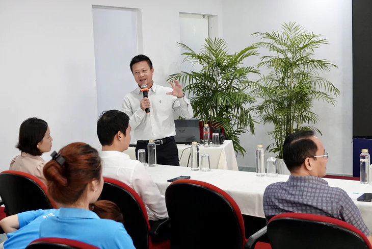 Hơn 100 sinh viên Trường đại học Lạc Hồng học 'Làm báo cùng Tuổi Trẻ' - Ảnh 6.