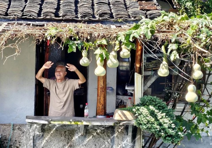 Phải chặt bỏ giàn hồ lô vì quá mệt với dàn khách mê 'sống ảo' - Ảnh 1.