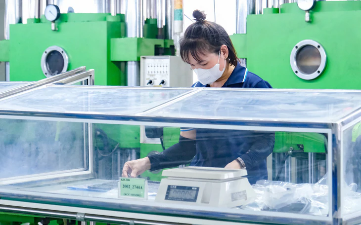 Tuyển dụng quý 4-2026 tăng mạnh nhưng doanh nghiệp vẫn thiếu người có kỹ năng - Ảnh 3.