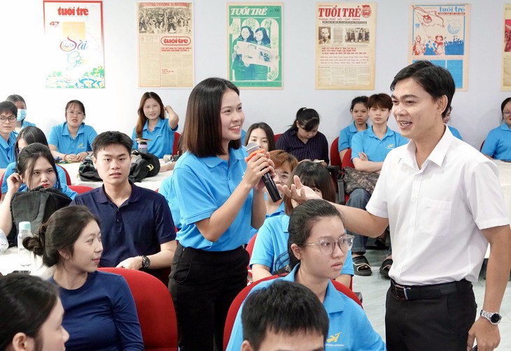 Hơn 100 sinh viên Trường đại học Lạc Hồng học 'Làm báo cùng Tuổi Trẻ' - Ảnh 1.