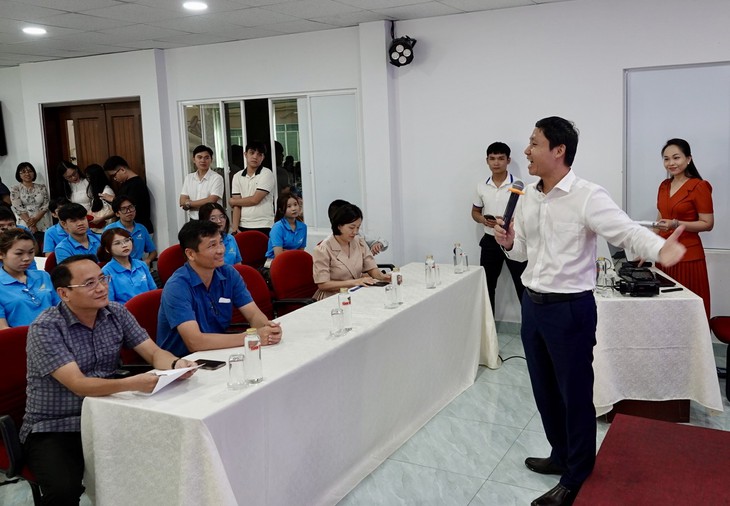 Hơn 100 sinh viên Trường đại học Lạc Hồng học 'Làm báo cùng Tuổi Trẻ' - Ảnh 5.