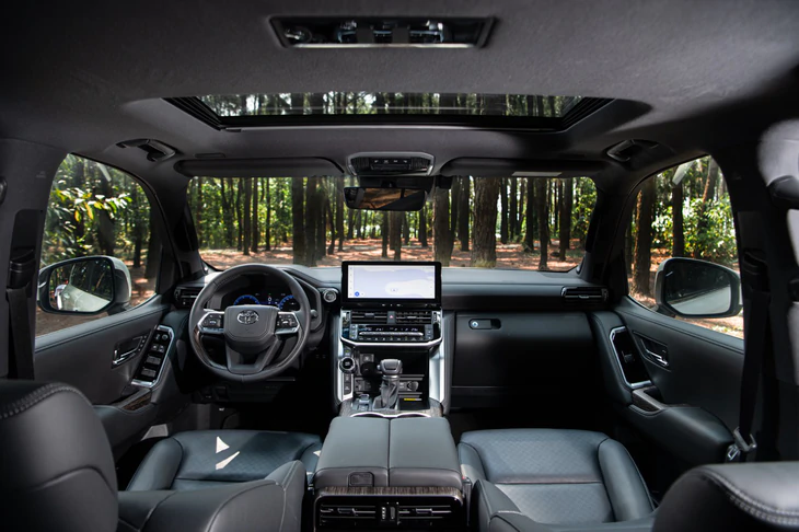 Toyota Land Cruiser thêm bản hybrid ở Việt Nam, giá từ 4,71 tỉ - Ảnh 1.