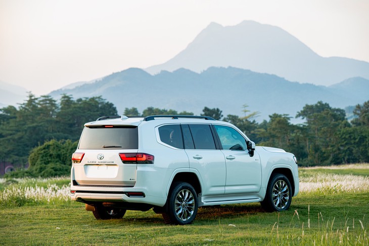 Toyota Land Cruiser thêm bản hybrid ở Việt Nam, giá từ 4,71 tỉ - Ảnh 4.